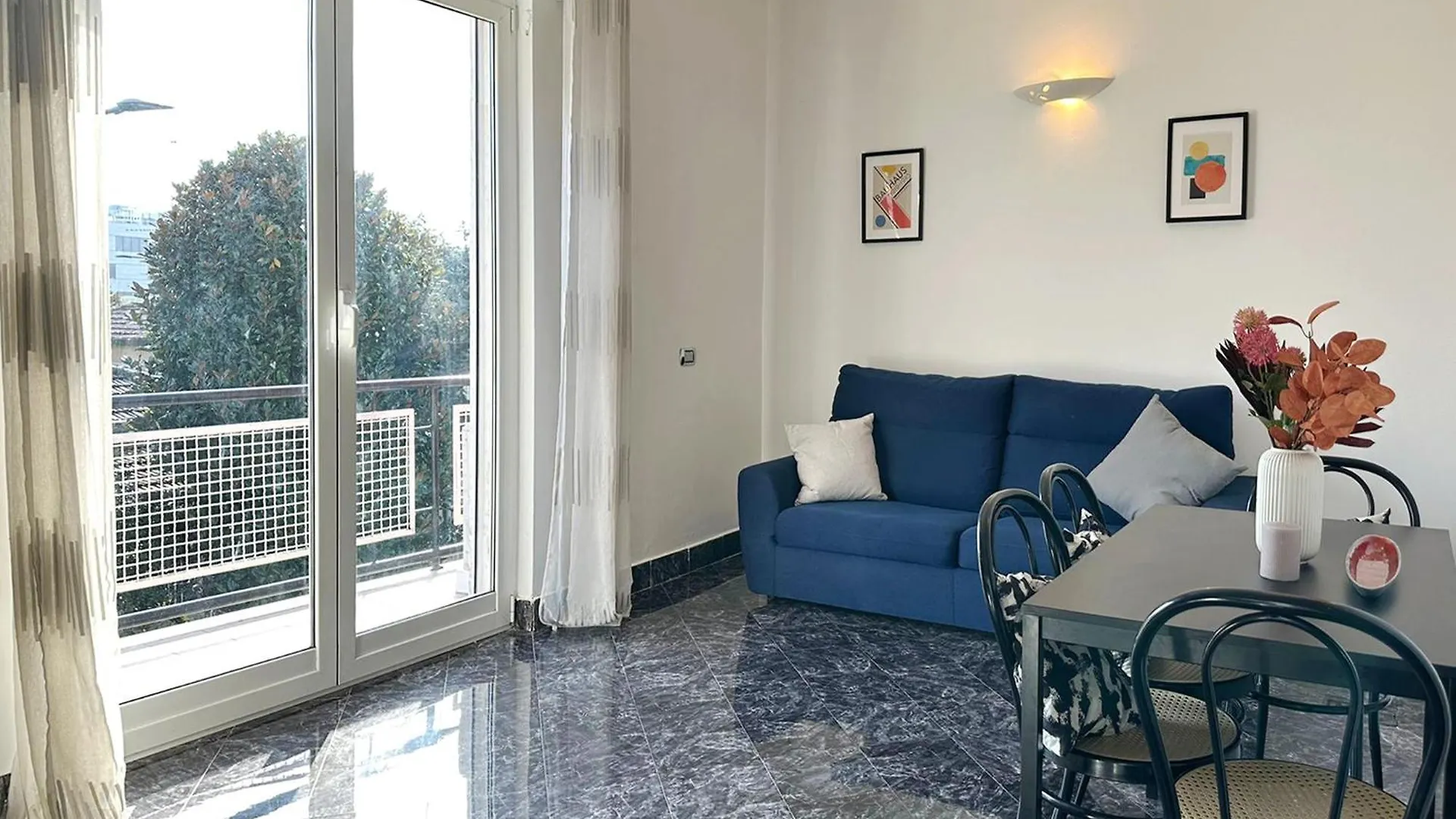 Red House - Beautiful Apartment - Metro M1 Milan
