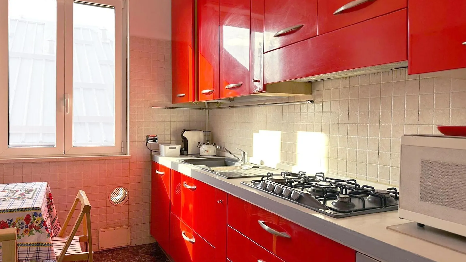 Red House - Beautiful Apartment - Metro M1 Milan