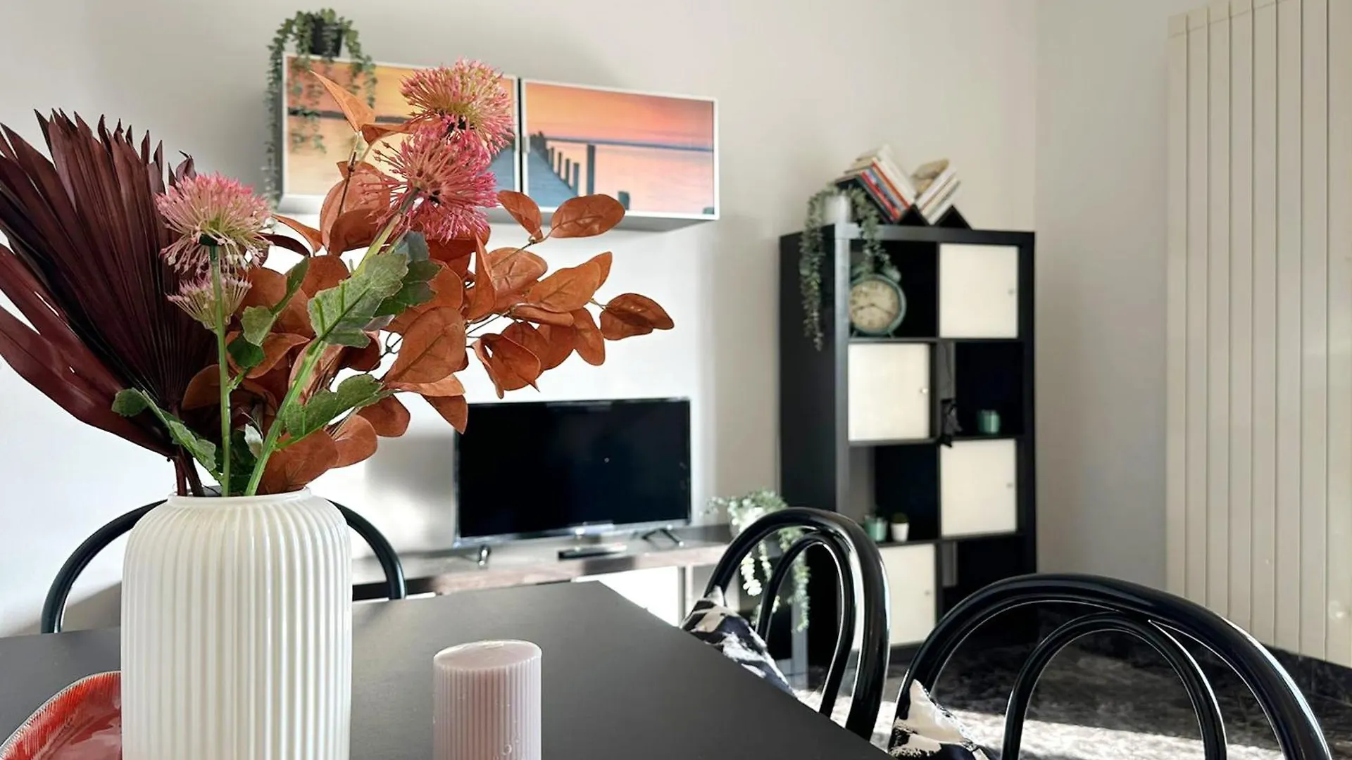 Red House - Beautiful Apartment - Metro M1 Milan Italy