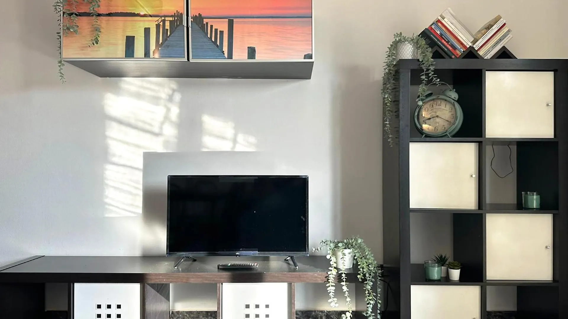 Red House - Beautiful Apartment - Metro M1 Milan