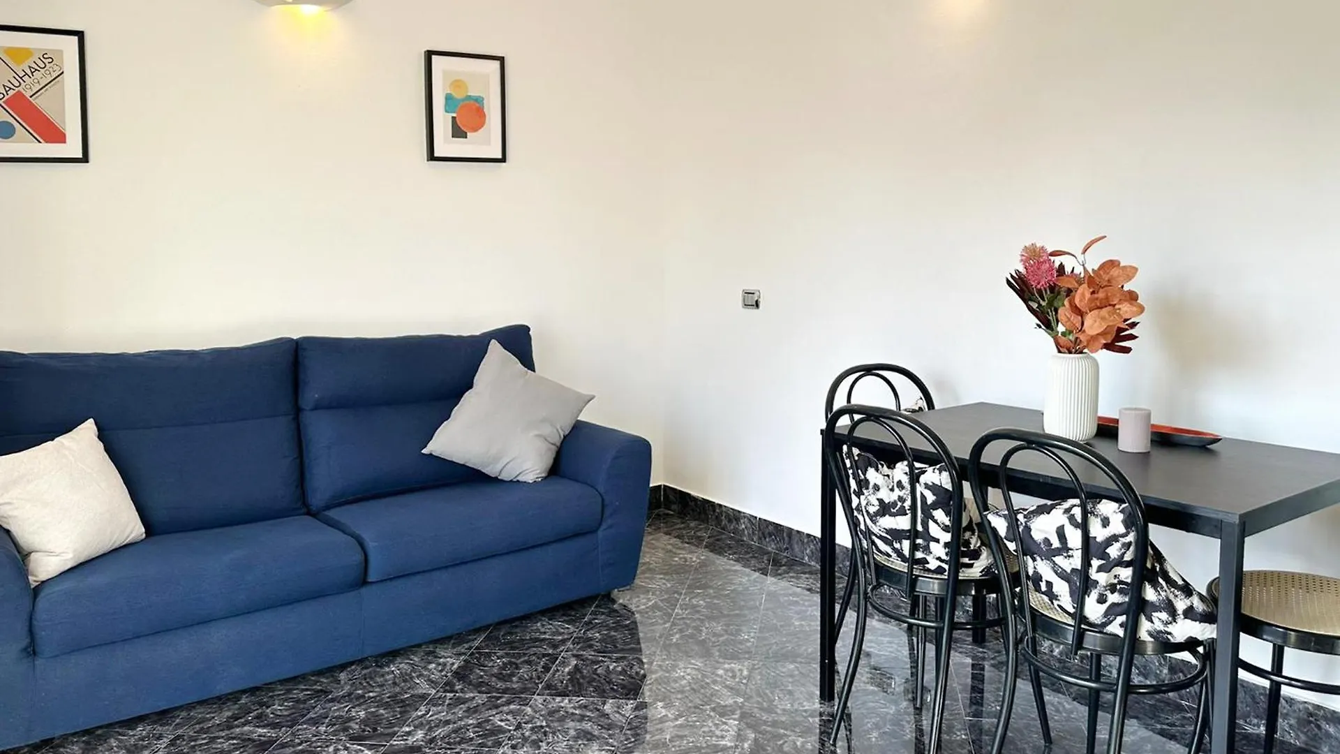 Red House - Beautiful Apartment - Metro M1 Milan 0*,  Italy