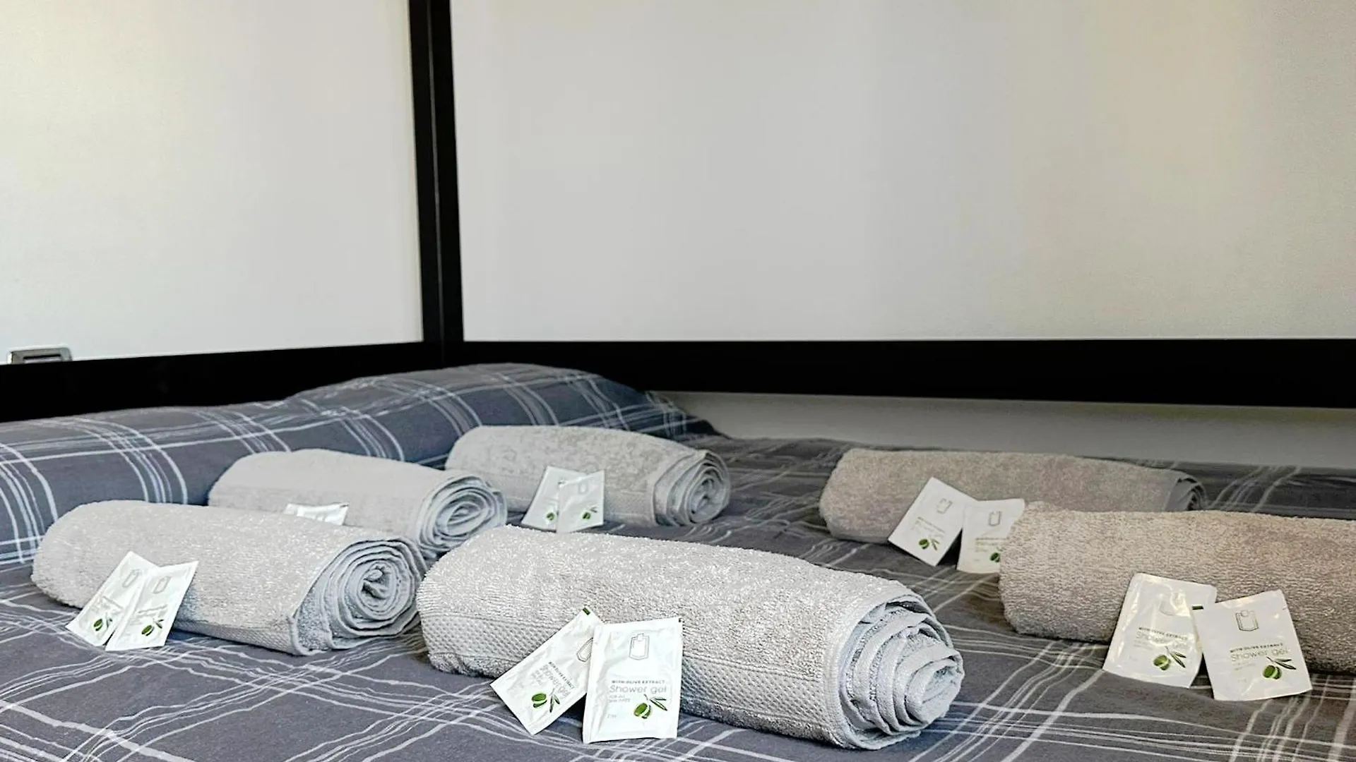 Red House - Beautiful Apartment - Metro M1 Milan