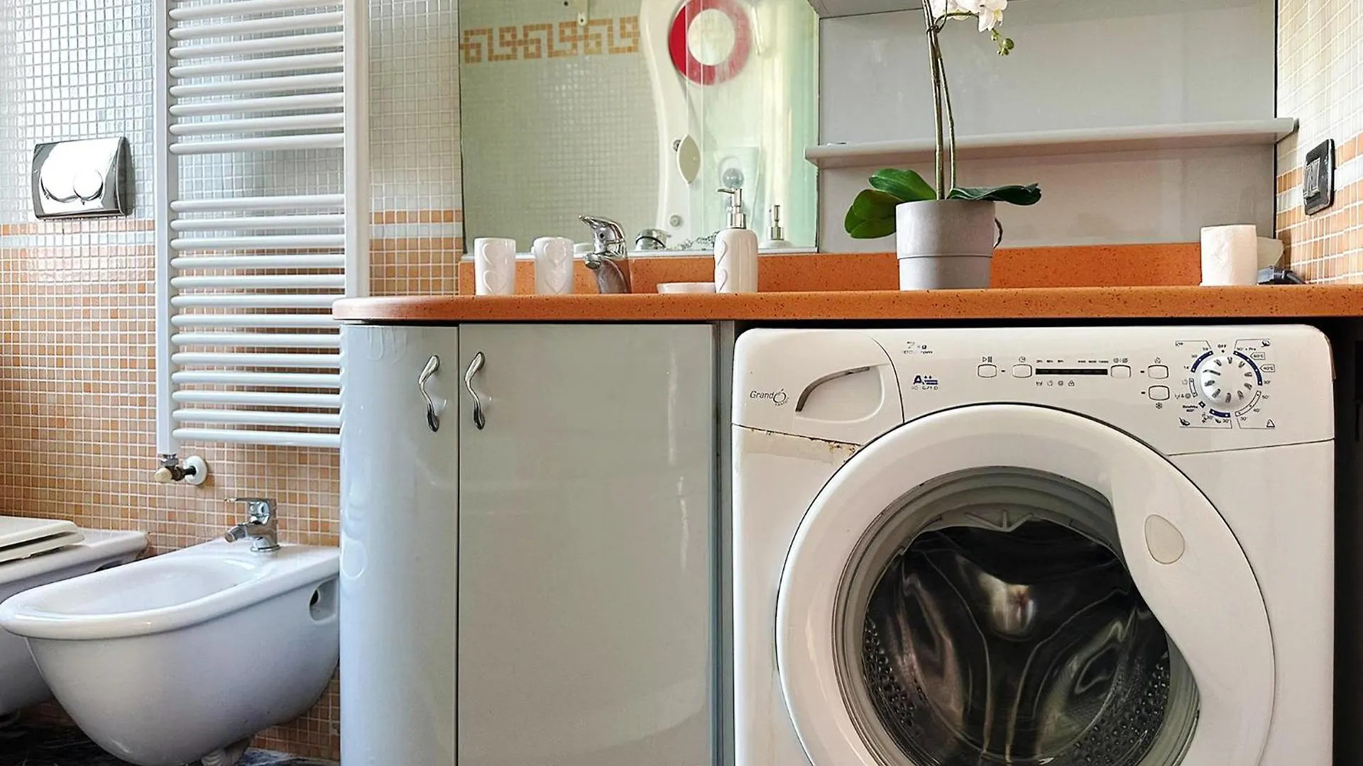 Red House - Beautiful Apartment - Metro M1 Milan
