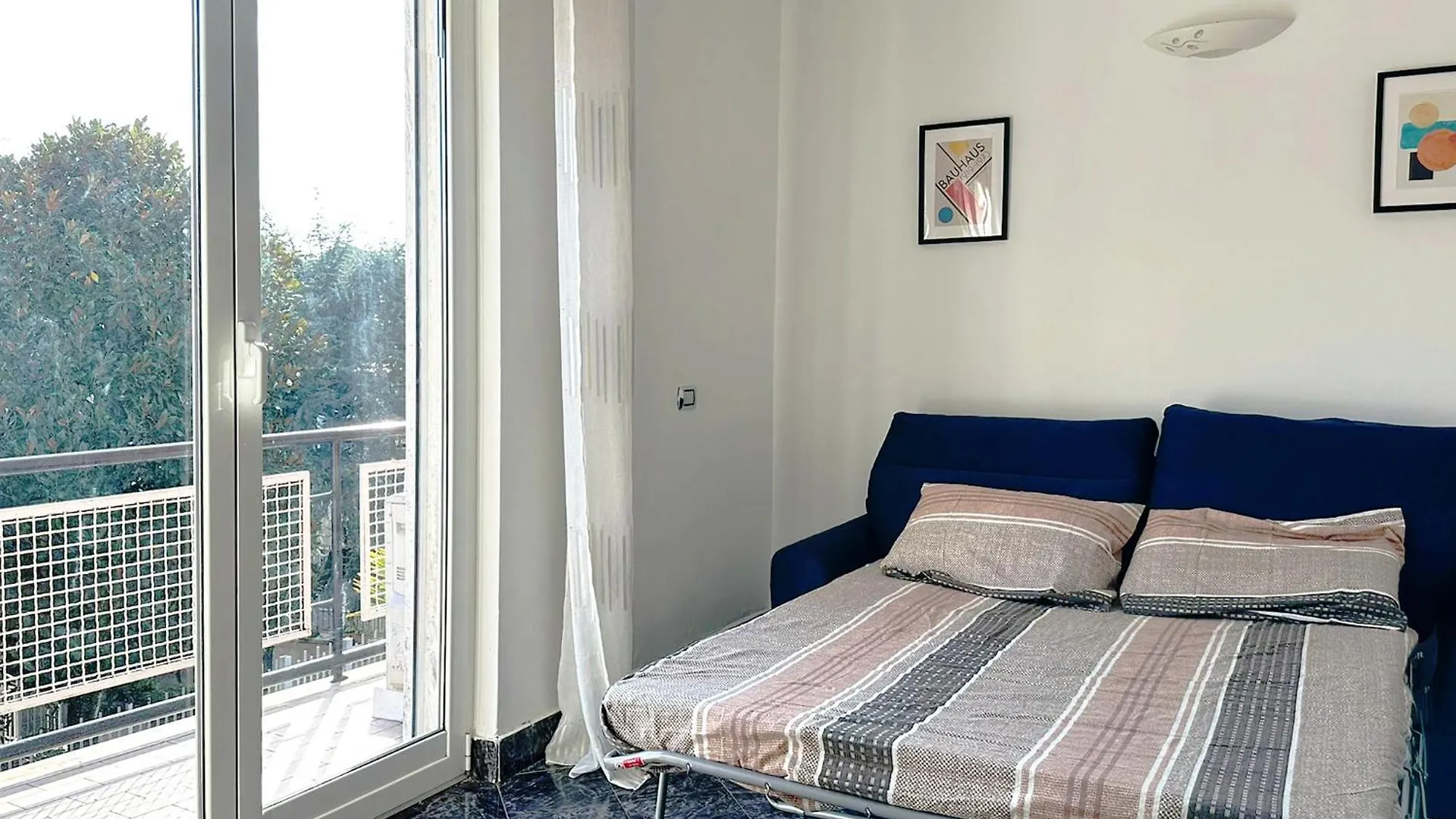 Red House - Beautiful Apartment - Metro M1 Milan 0*,