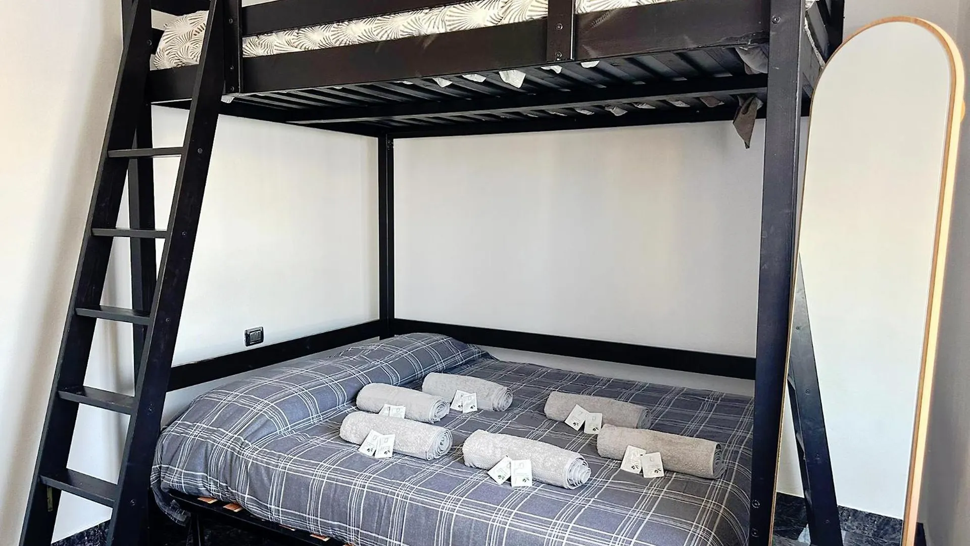 Red House - Beautiful Apartment - Metro M1 Milan