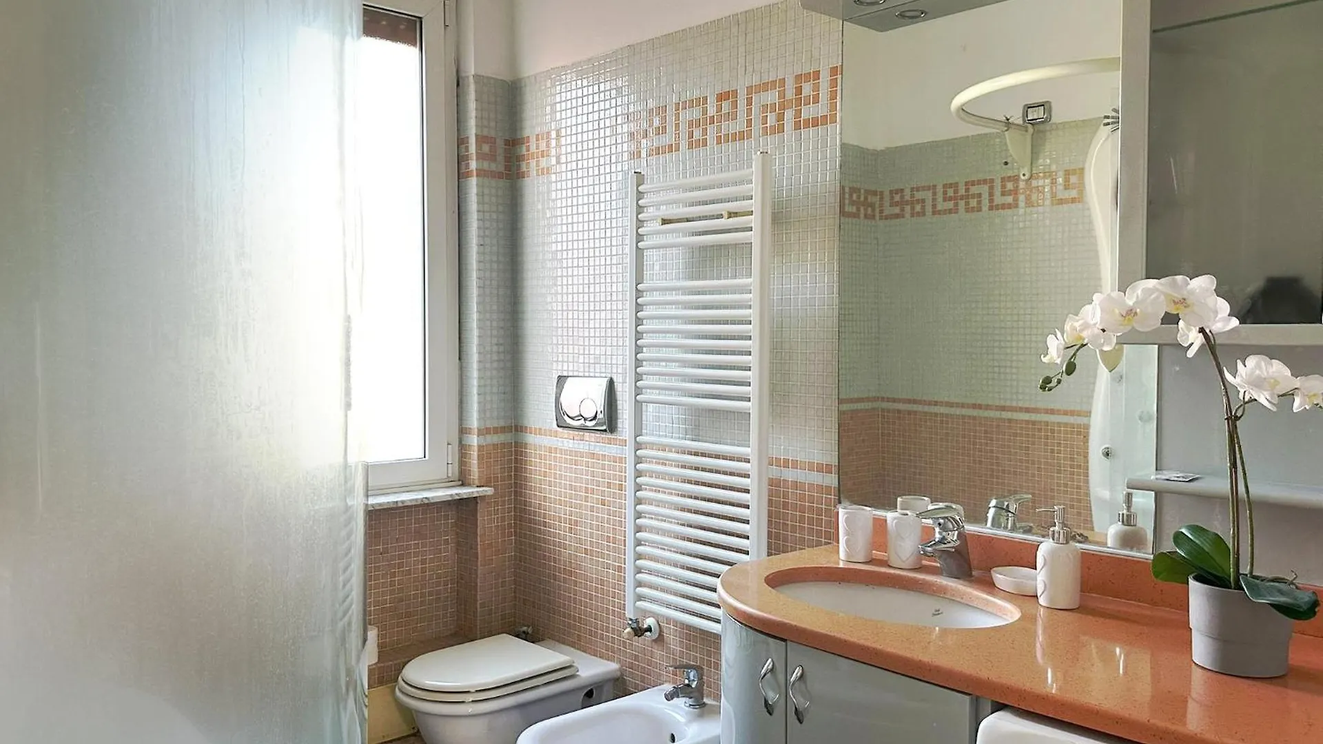 Red House - Beautiful Apartment - Metro M1 Milan 0*,  Italy