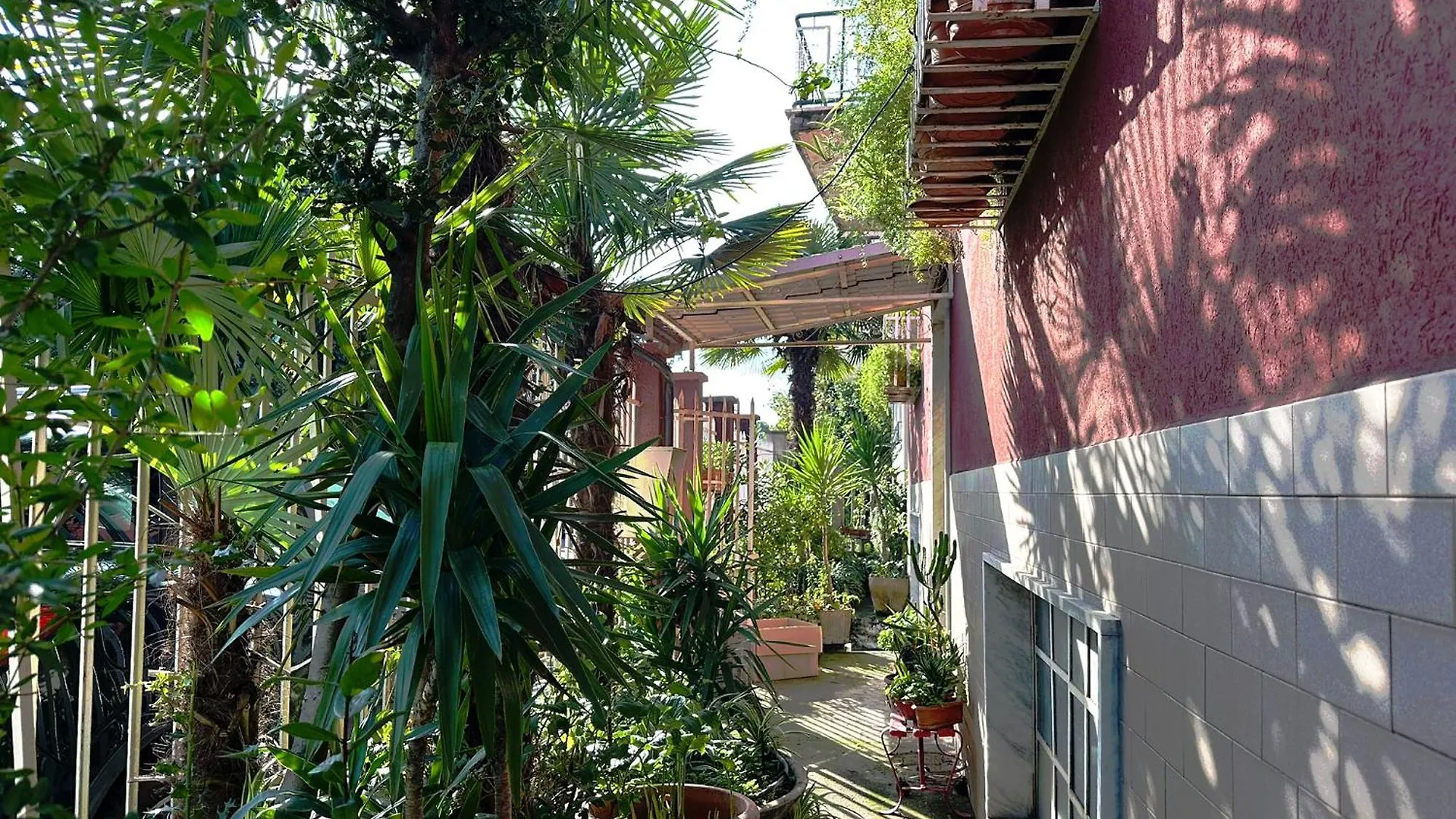 Red House - Beautiful Apartment - Metro M1 Milan