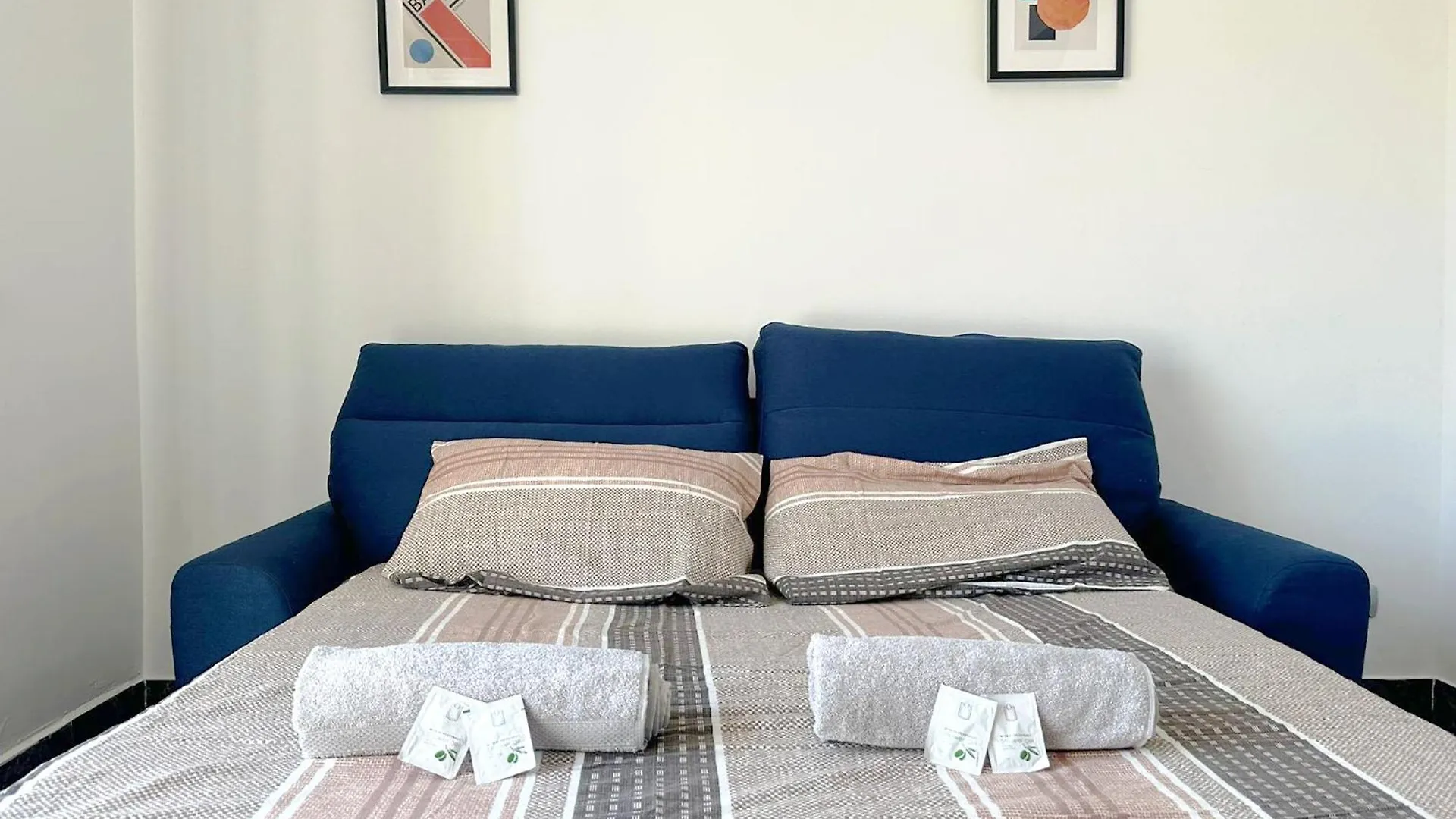 Red House - Beautiful Apartment - Metro M1 Milan