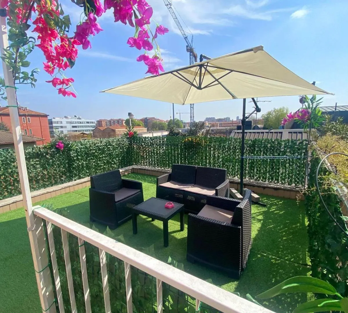 Red House - Beautiful Apartment - Metro M1 Milan 0*,  Italy