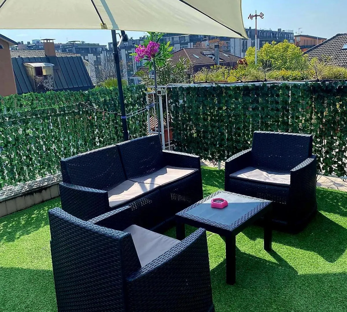Red House - Beautiful Apartment - Metro M1 Milan