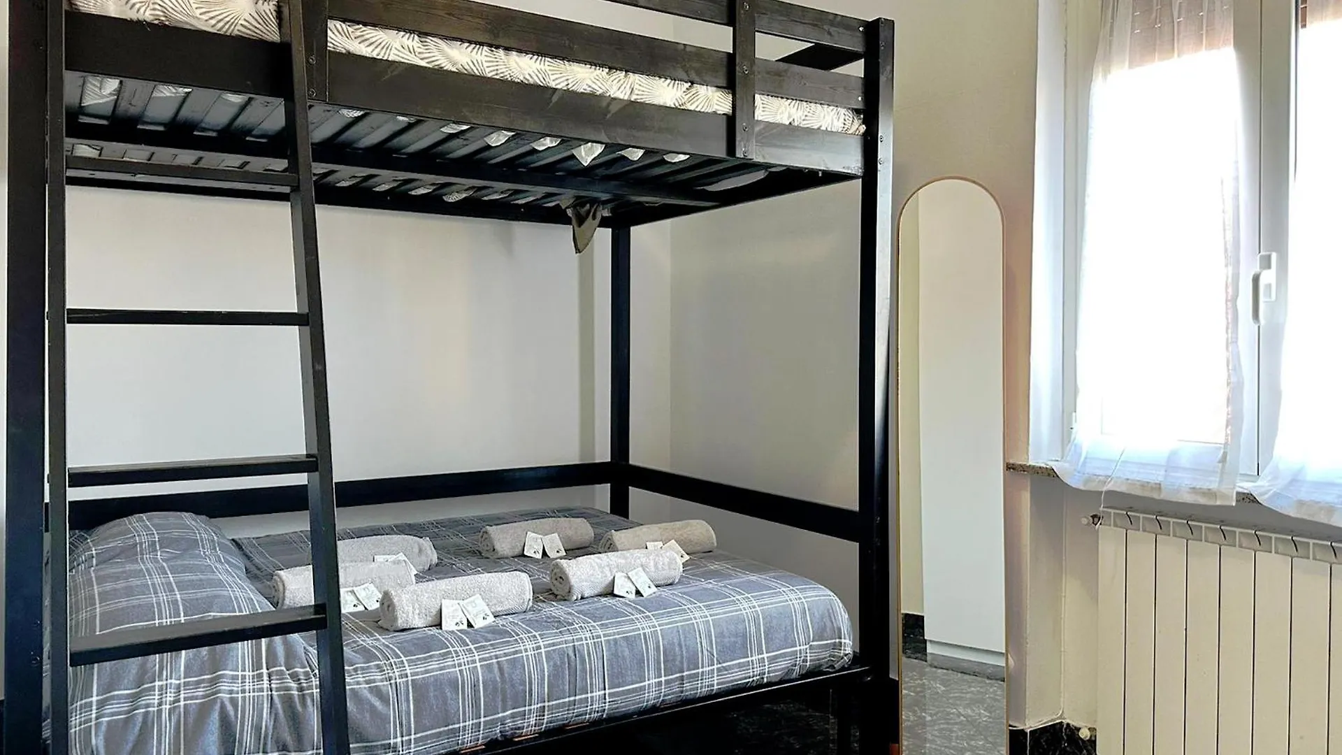 Red House - Beautiful Apartment - Metro M1 Milan